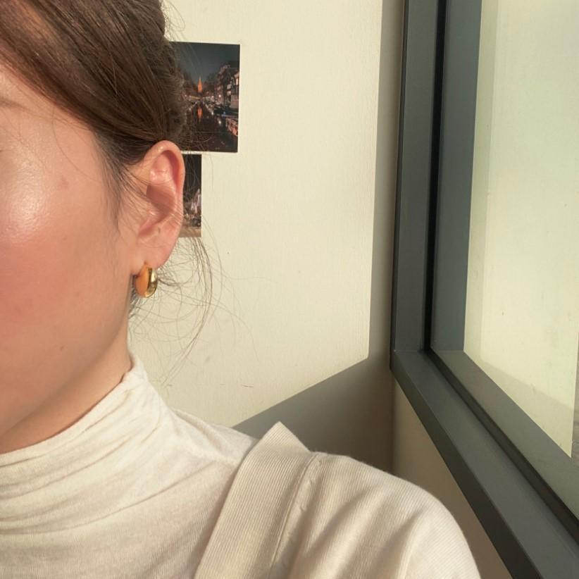 Pendientes Minimalistas de Plata de Ley 925 con Forma de Lágrima, Perla Incrustada y Diseño Geométrico