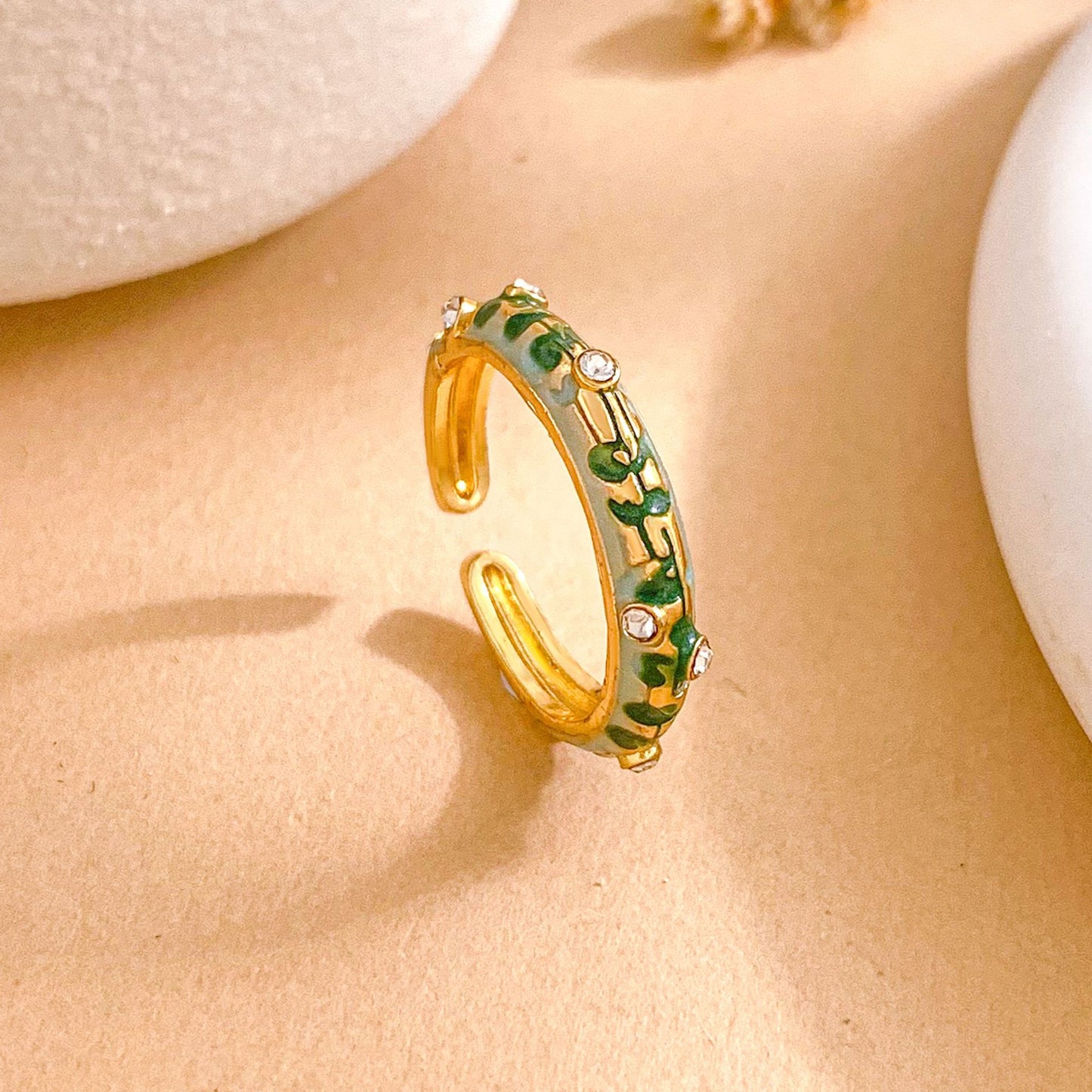 Sweet Minimalist Gold Plated Brass Ring with Rhinestone Inlay and Drip Oil Floral Heart Design for Women