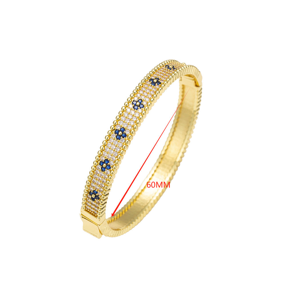 Elegante Set di Lusso: Orecchini, Collana e Anello in Rame Placcato Oro con Zirconi a Cuore Incastonati, con Catena a O, per Donne