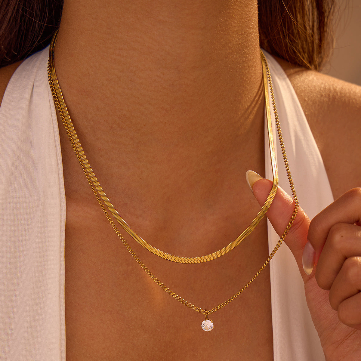 Collana da donna a più strati in acciaio inossidabile placcato oro 18 carati, con zirconi intarsiati, stile catena a serpente