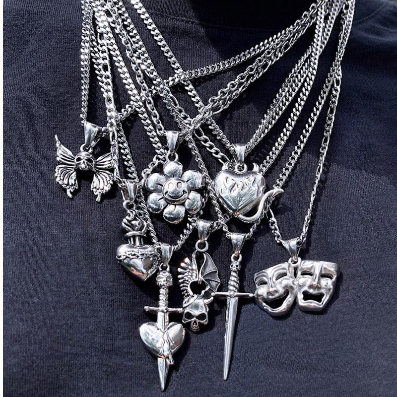 Collana Punk Vintage a Croce con Teschio e Ciondolo a Cuore in Lega con Finitura Galvanica per Donna e Uomo