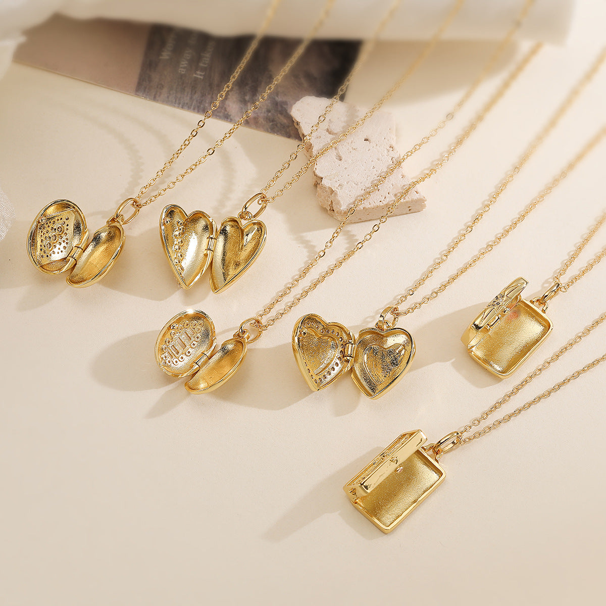 Vintage Minimalist Heart Geometric Brass Gold Plated Cubic Zirconia Photo Locket Pendant Necklace
