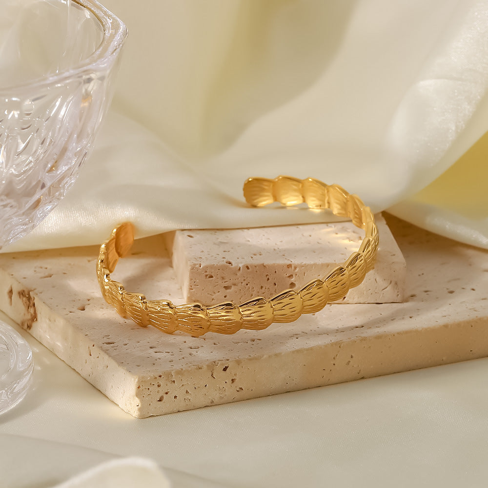 Ins Style Geometric Shell-Shaped Titanium Steel Bracelet with 18K Gold Plating for Women