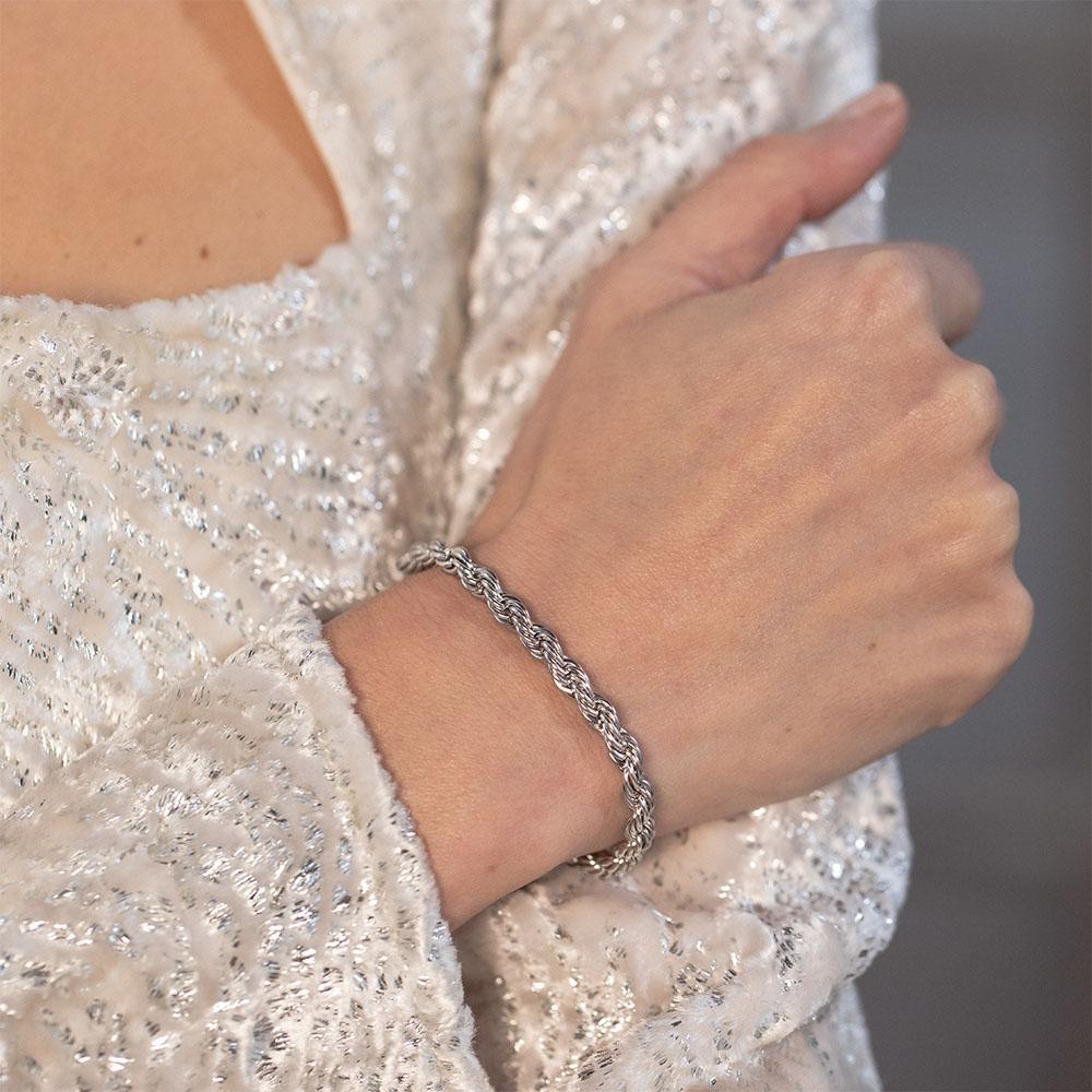 Elegant Twisted Geometric Bracelet for Women in Titanium Steel with 18K Gold Plating, Hypoallergenic and Fade-Resistant
