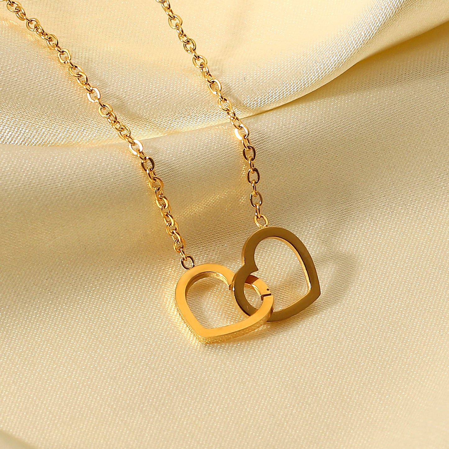Collana da donna con ciondolo a cuore minimalista, catena in acciaio inossidabile e placcatura in oro 18 carati
