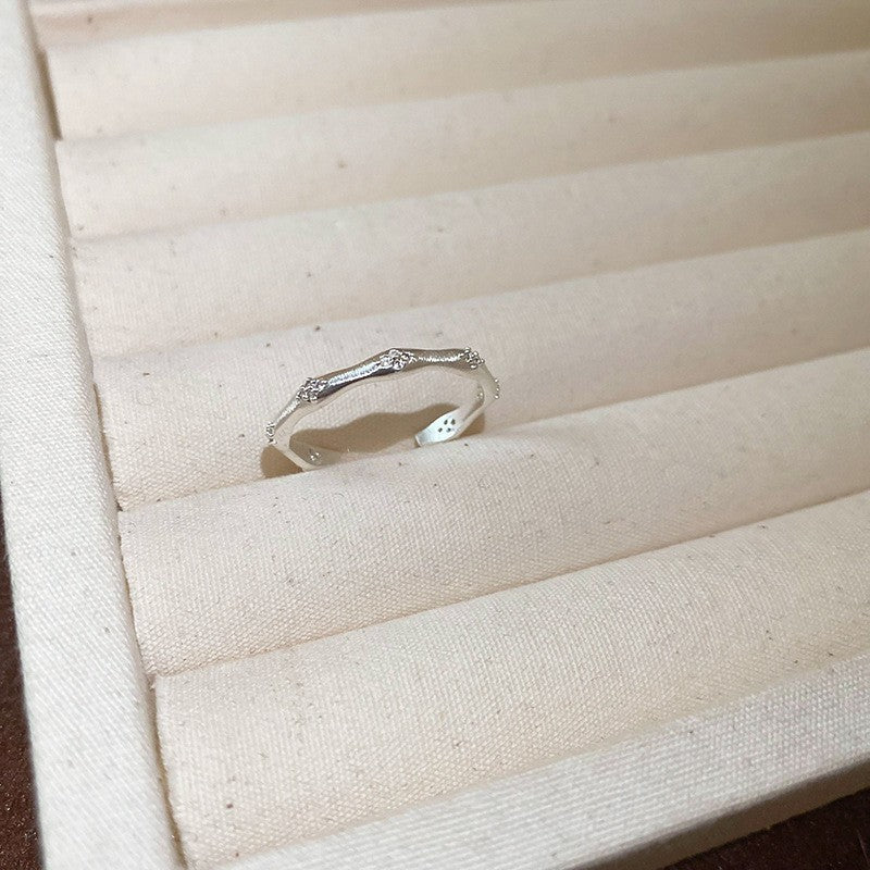 Anello regolabile da donna in zirconi quadrati con geometria in stile vintage, in rame con estetica retrò artistica