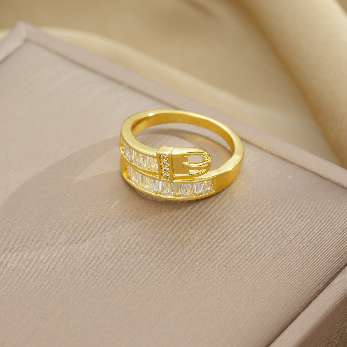 Anello in Acciaio al Titanio Geometrico Minimalista con Accenti di Zirconia per Donna Gioielli alla Moda con Fascia Aperta Regolabile