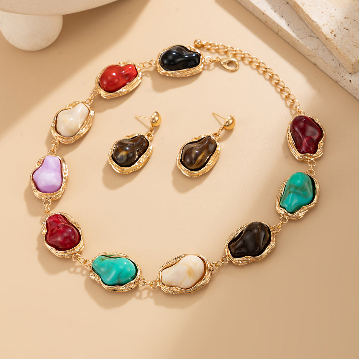 Vintage Geometric Resin Pendant Zinc Alloy Plated Necklace for Women