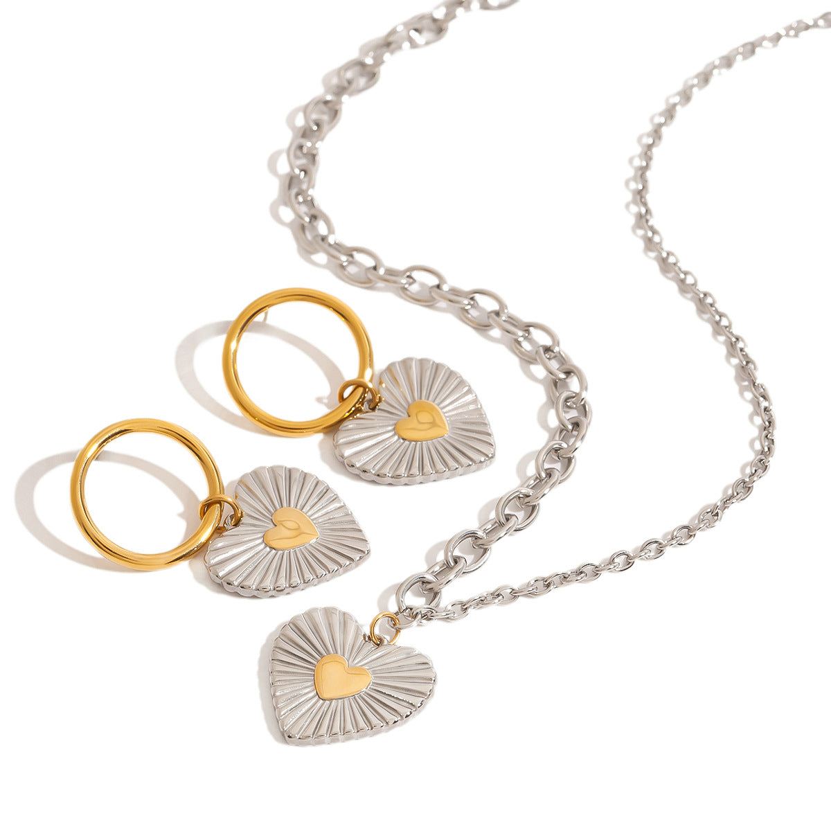 Set di gioielli da donna con ciondolo in acciaio inossidabile, collana minimalista in acciaio al titanio a forma di cuore con finitura placcata