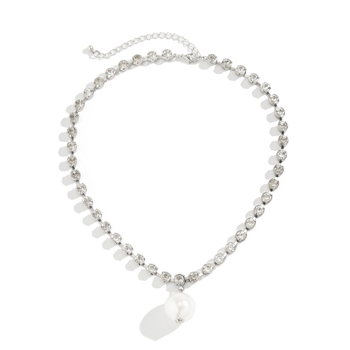 Collana con Ciondolo a Perla Imitazione Geometrica Minimalista con Accenti di Strass su Catena di Metallo Placcato da Donna
