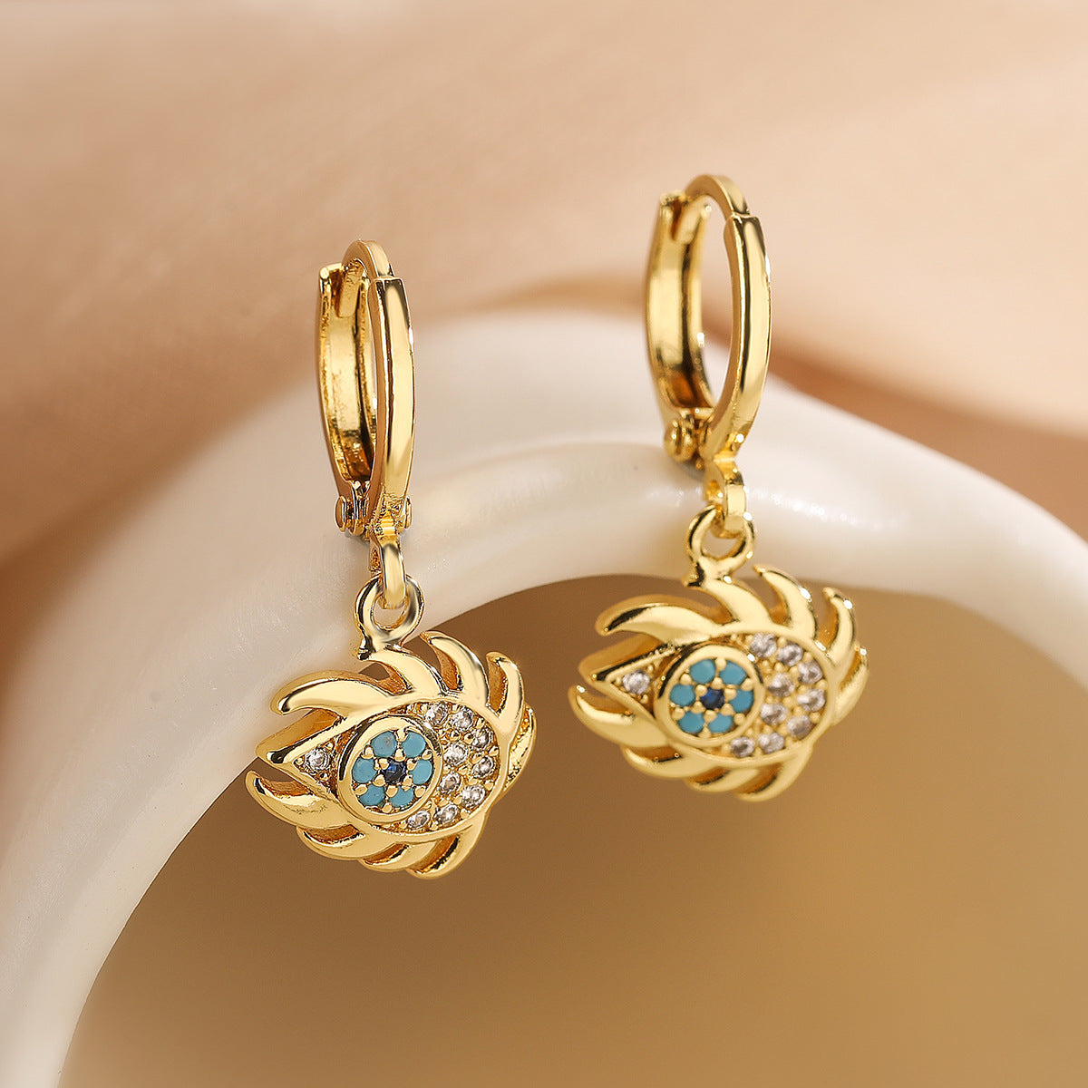 Orecchini a Cuore Minimalisti Geometrici con Occhio di Allah in Rame Placcato Oro 18K e Intarsio di Zirconi da Donna