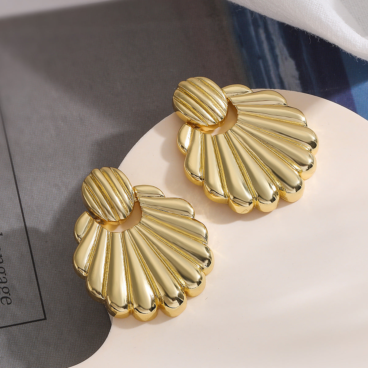 Minimalist Irregular Geometric Heart-Shaped Copper Earrings for Women Lightweight Luxury-Style Fashion Ear Jewelry