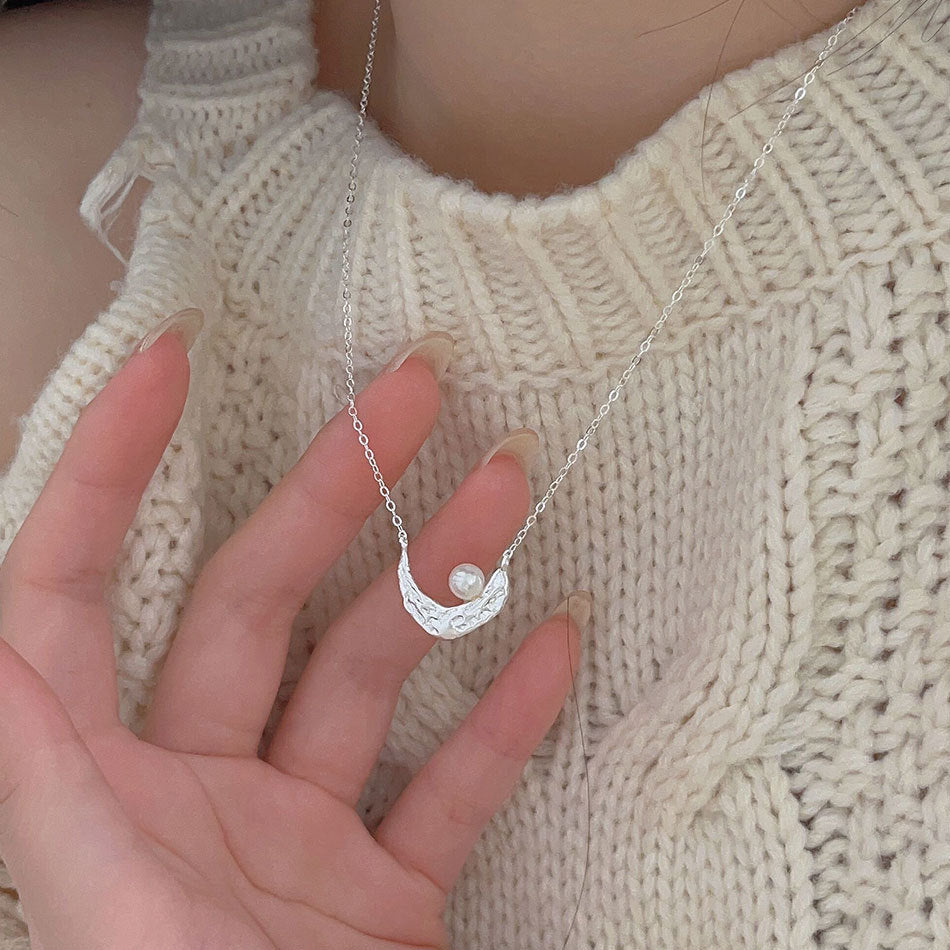 Minimalist Geometric Silver Necklace with Moon Pendant for Women - Cool Tone Style, 925 Sterling Silver, Unisex Fashion Jewelry