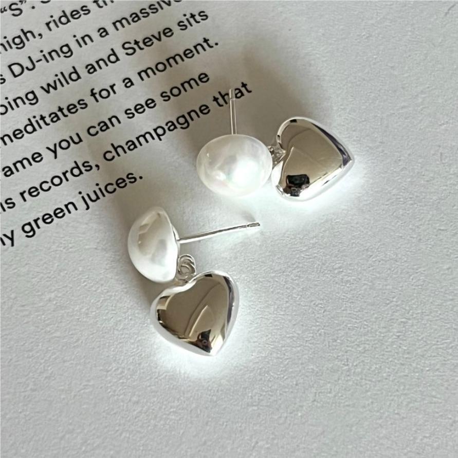 Orecchini a perno da donna a forma di cuore, in argento sterling 925, con perle intarsiate e dal design minimalista