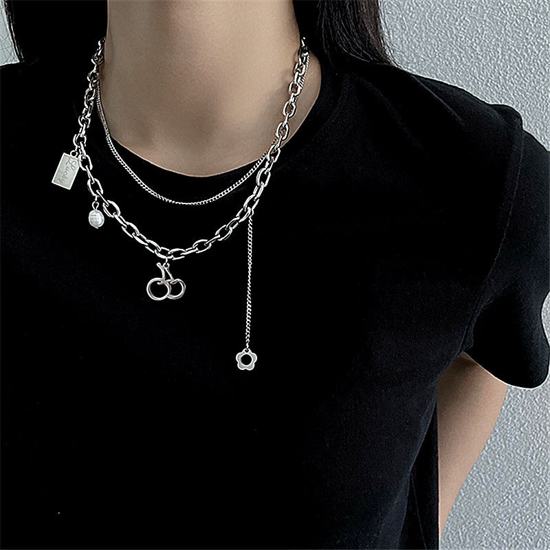 Collana con Ciondolo a Fiore di Ciliegio Minimalista da Donna e Uomo con Catena a Serpente a Doppio Strato in Acciaio al Titanio e Finitura Lucida