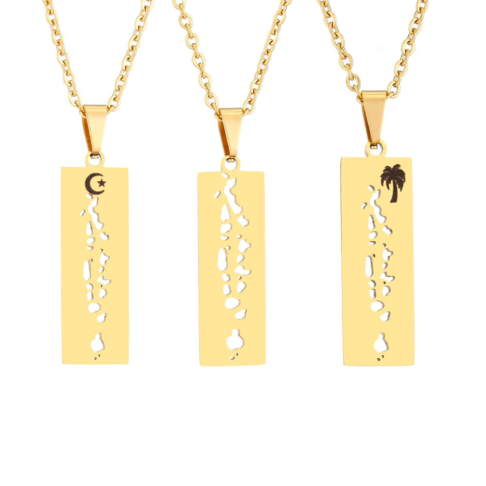 Collana con ciondolo a mappa etnica geometrica vintage in acciaio inossidabile con ciondolo in acciaio al titanio e finitura placcata su catena a O