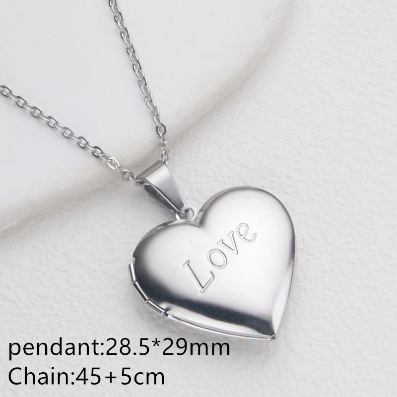 Collana con ciondolo a forma di cuore in acciaio inossidabile stile INS con montatura in acciaio al titanio e finitura in argento/oro galvanizzato