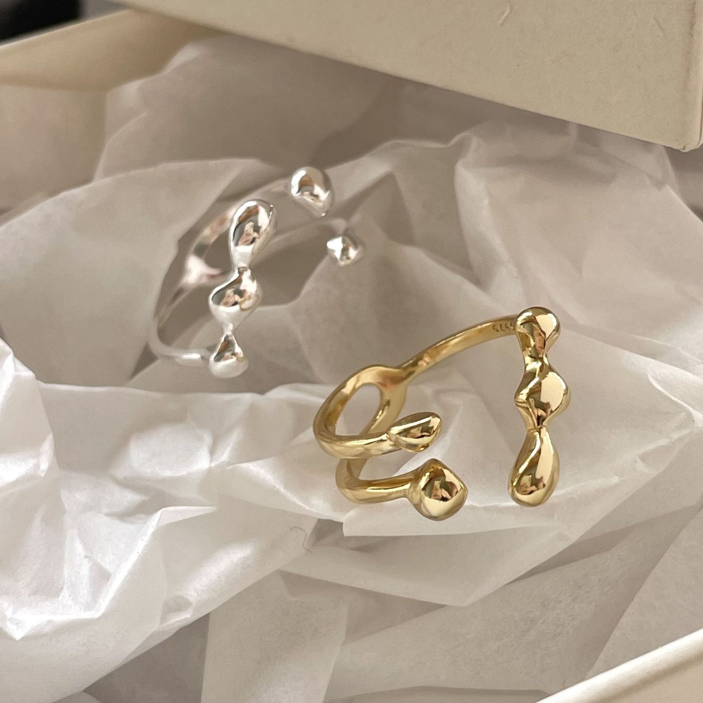 Anello aperto da donna in argento sterling 925 con forma geometrica irregolare minimalista e design a linee pulite