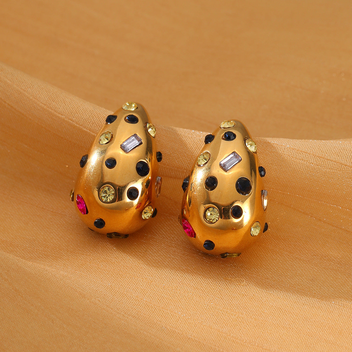 Pendientes de acero inoxidable a la moda con forma de gota de agua con incrustaciones de pedrería y chapado al vacío en oro de 18K para mujer