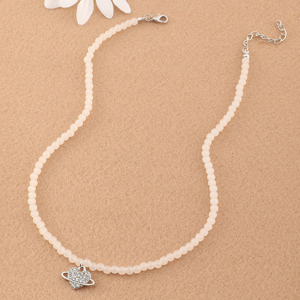 Collana con ciondolo a forma di cuore e pianeta in stile minimalista per ragazze, con perline in resina e intarsi in strass su catena a maglie tonde