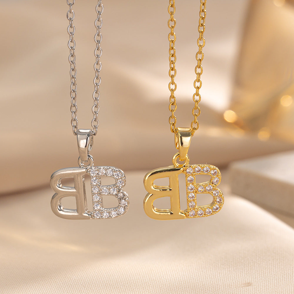 Collana con Pendente a Doppia Lettera B di Lusso Minimalista da Donna in Acciaio al Titanio con Finitura Ipoallergenica Placcata Sotto Vuoto