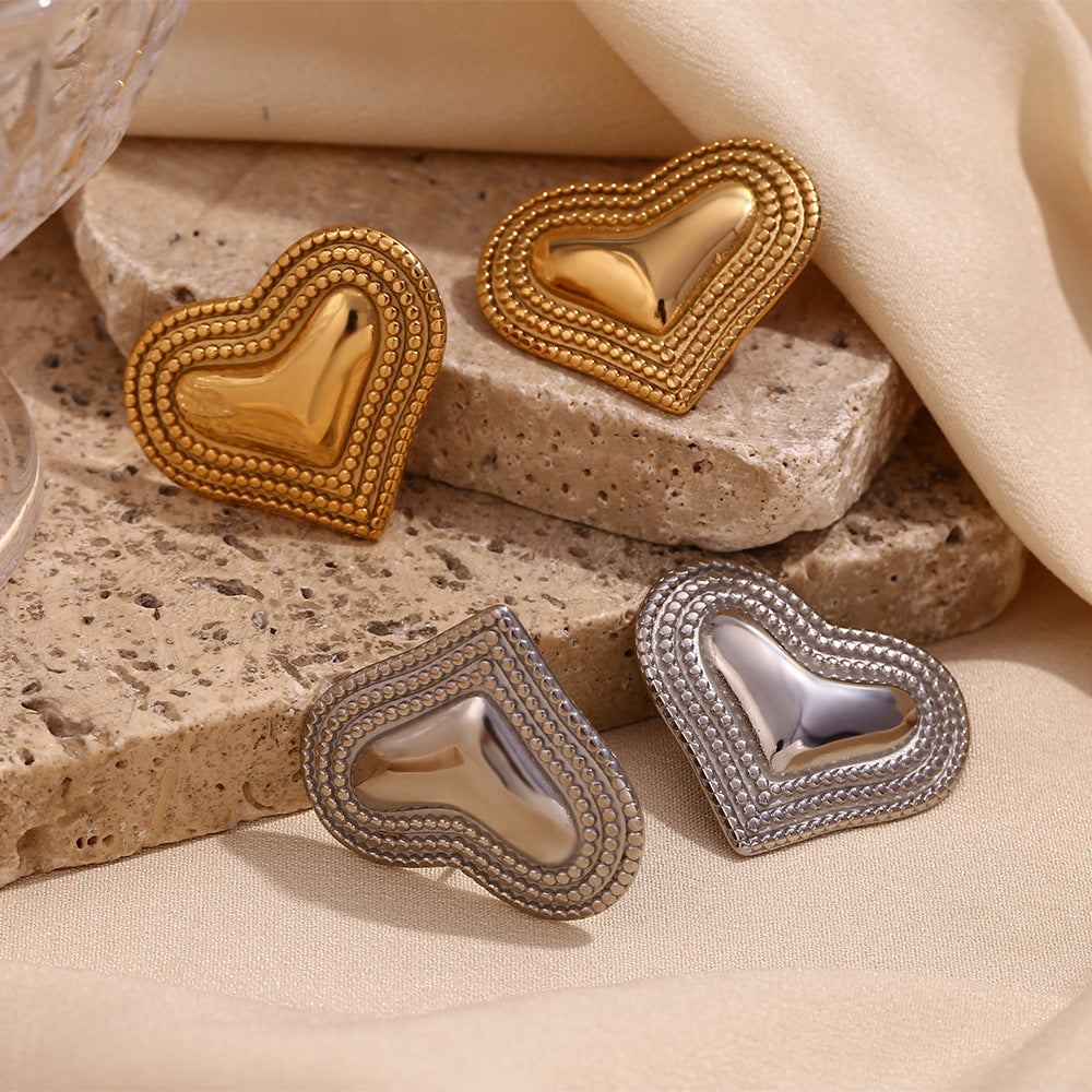 Fashionable OL Style Heart-Shaped Stainless Steel Earrings with 18K Gold Plating and Polished Surface