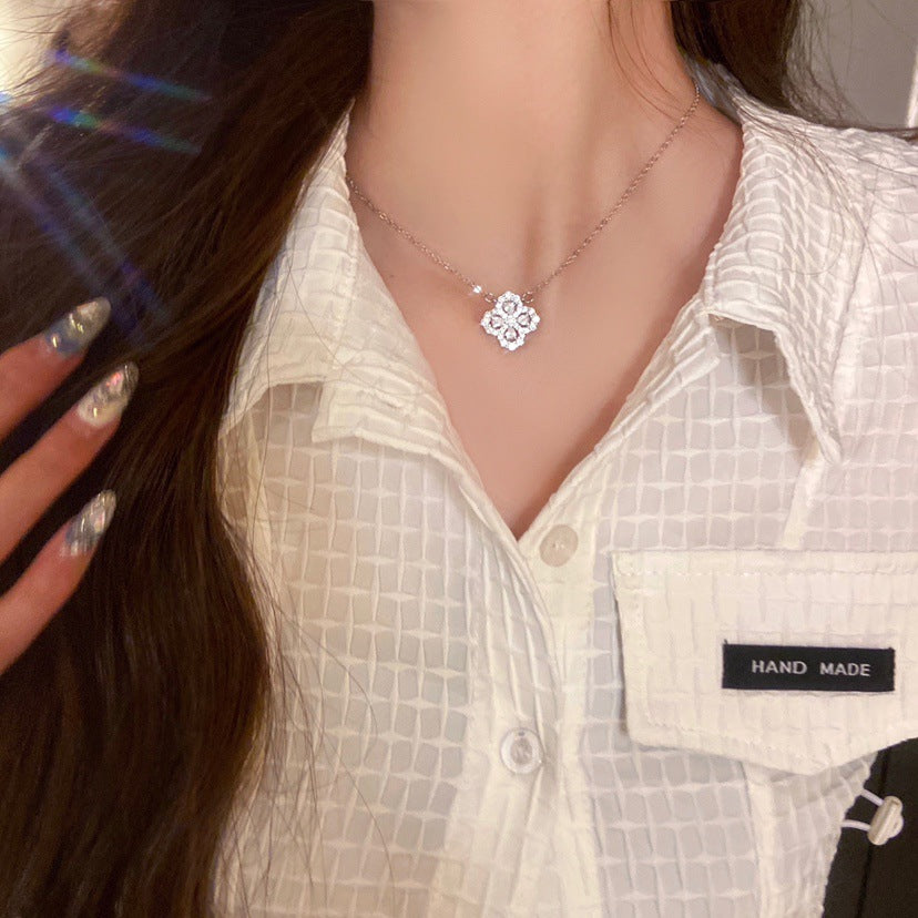 Elegant Floral Abalone-Inspired Pendant Necklace for Women in Alloy with Plated Finish, Delicate Clavicle Chain for Everyday Wear