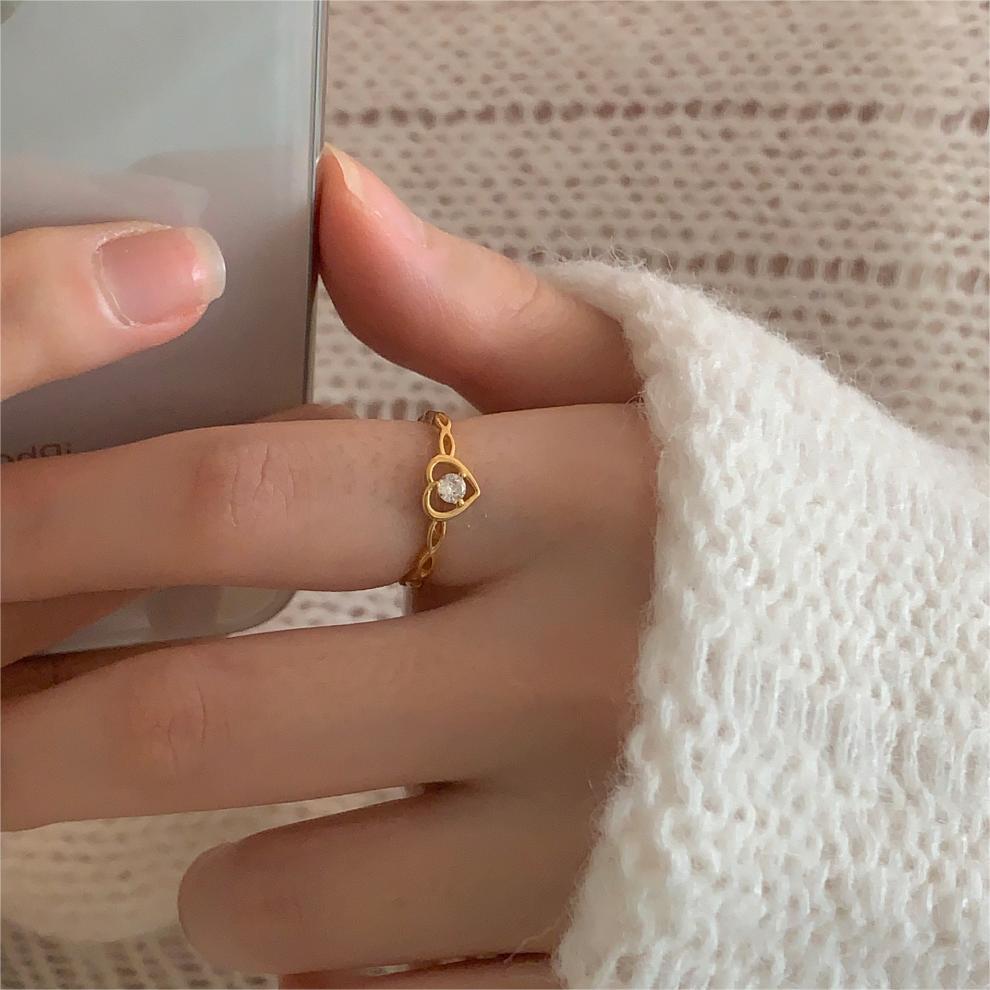 Anillo Minimalista de Plata de Ley 925 con Diseño de Corazón e Incrustaciones de Diamantes de Imitación para Mujer