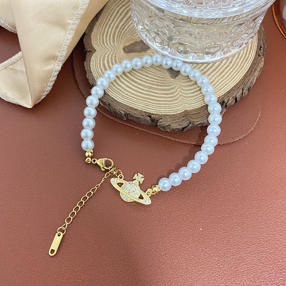 Collana Minimalista a Forma di Saturno con Perla in Acciaio al Titanio con Pendente Placcato Oro su Catena a O per Donne e Uomini