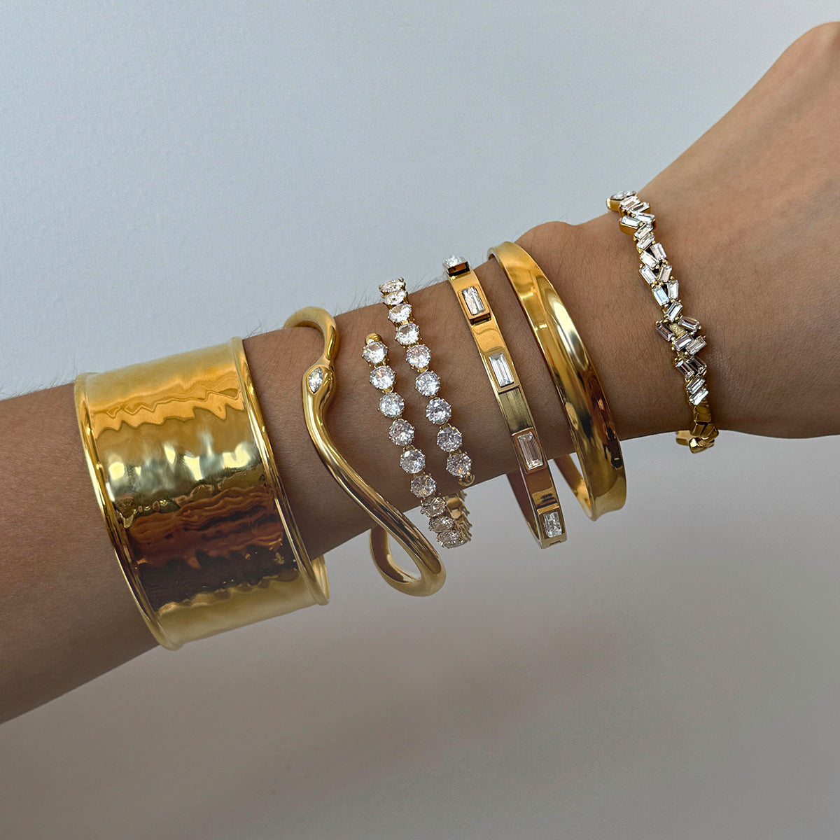 Minimalist Snake-Shaped Stainless Steel Bracelet with Rhinestone Inlay, Plated for Fade-Resistant Luxury Finish