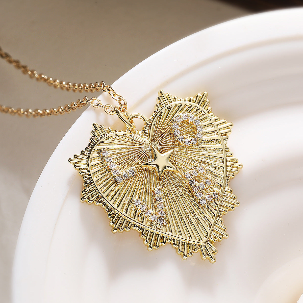 Minimalist Elegant 18K Gold Plated Brass Heart Cubic Zirconia Pendant Necklace for Women