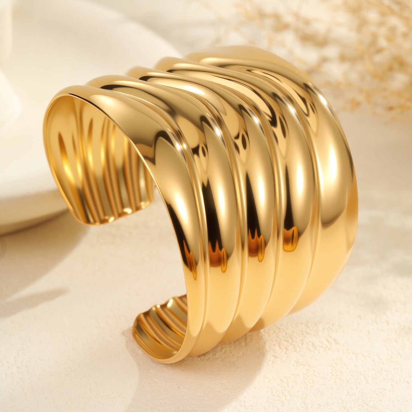 Fashionable Wave Geometric Stainless Steel Cuff Bracelet with Gold Plating for Women