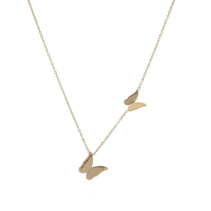 Collana Minimalista con Ciondolo a Doppia Farfalla in Acciaio al Titanio Placcato Oro Rosa Opaco da Donna con Catena a Sfera