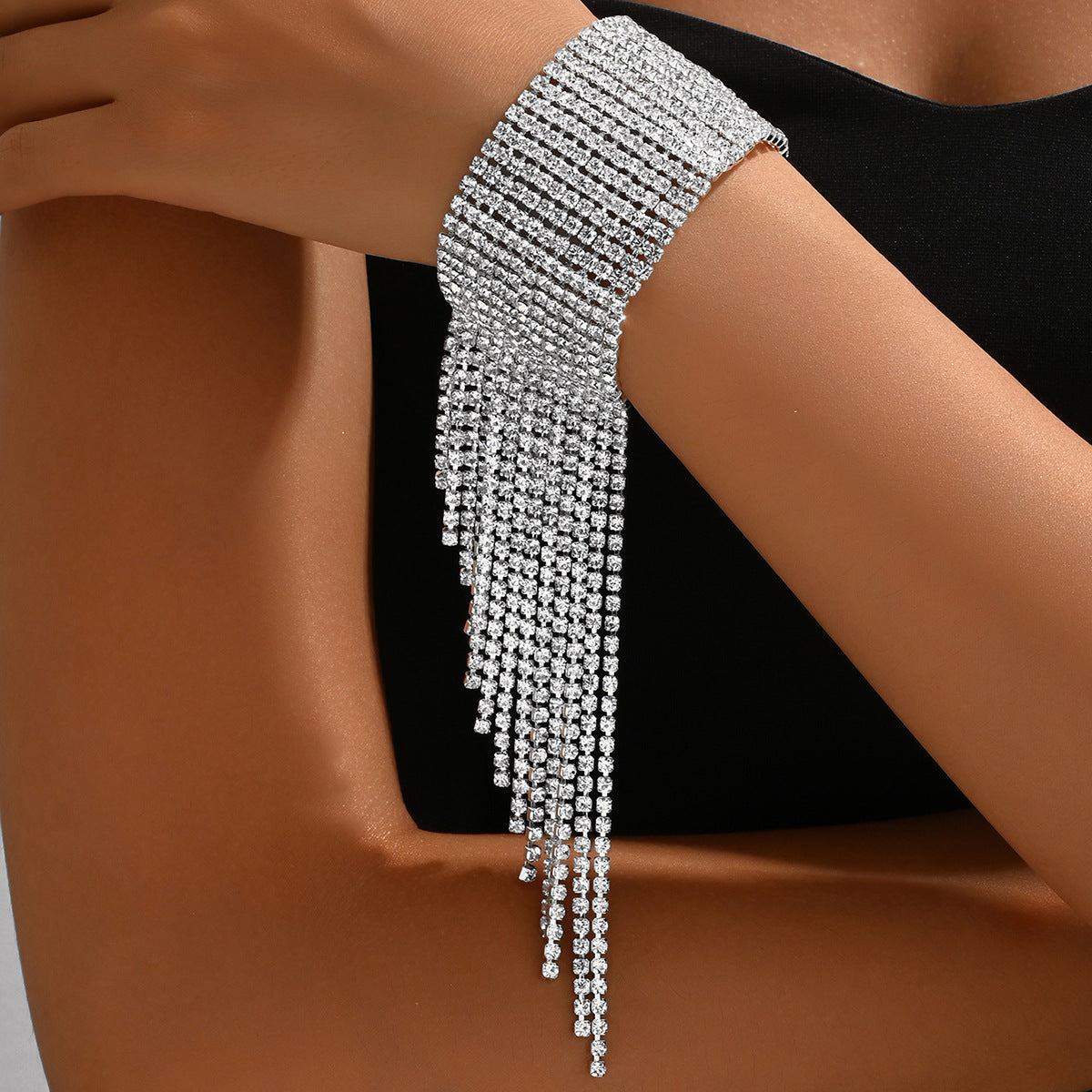 Pulsera de Cobre de Moda con Diseño de Rombo Geométrico y Incrustaciones de Diamantes Pavé para Mujer, Accesorio Elegante para la Oficina