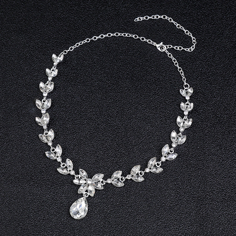Chic Minimalist Leaf-Shaped Alloy Necklace Set with Rhinestone Inlay for Women, Plated Finish, Elegant Evening and Formal Occasion Jewelry