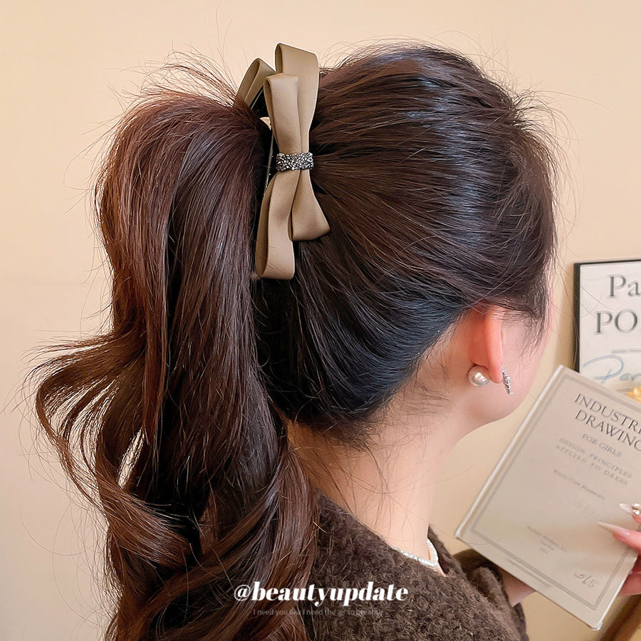 Fermaglio per Capelli da Donna Vintage a Forma di Fiocco in Acrilico e Tessuto con Dettagli Artigianali