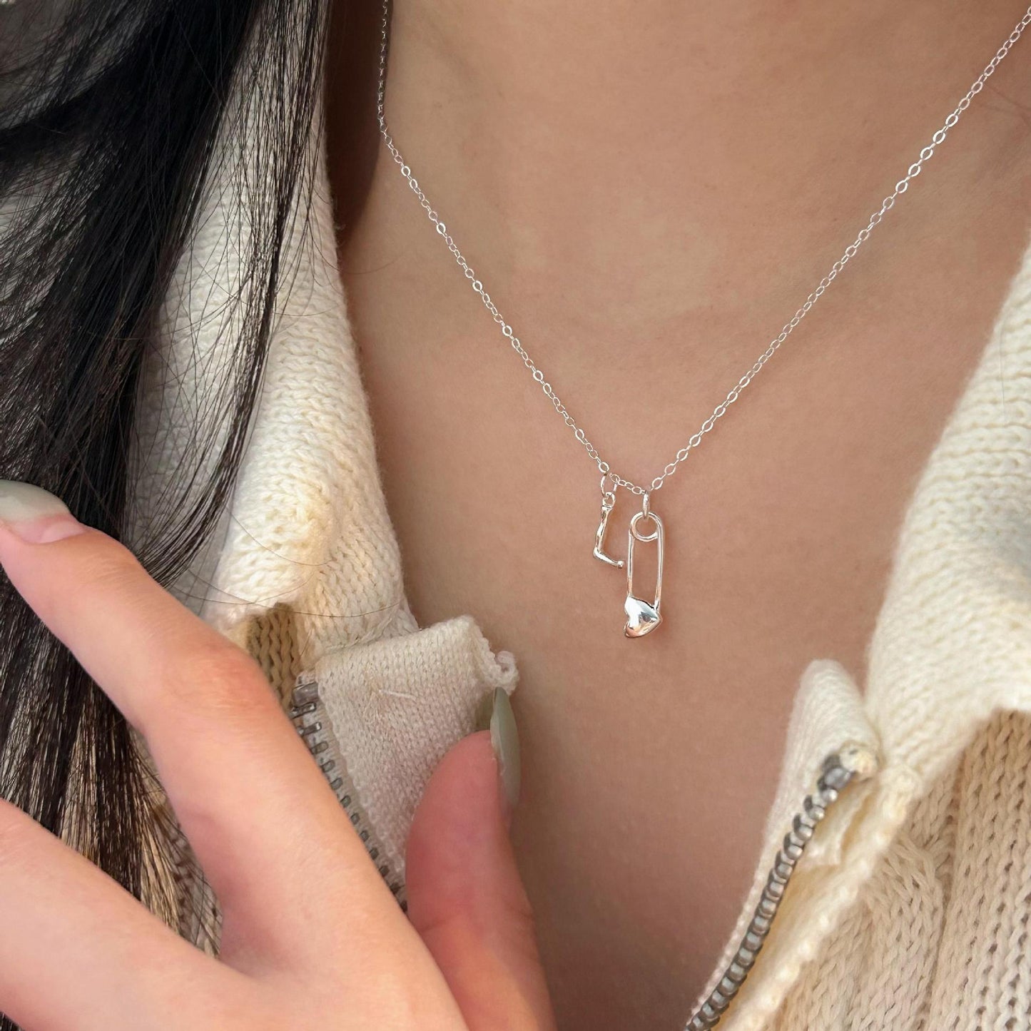 Minimalist Heart-Shaped 925 Sterling Silver Brooch Necklace with Electroplated Finish, Cross Chain Design