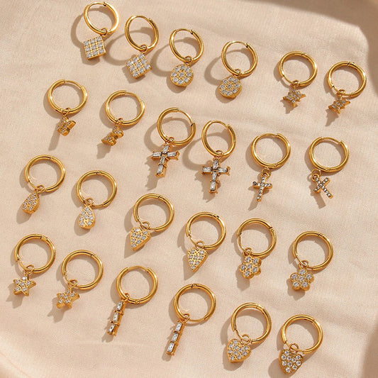 Pendientes Cruz Geométricos de Moda en Acero Inoxidable con Baño de Oro de 18K y Detalles de Zirconia