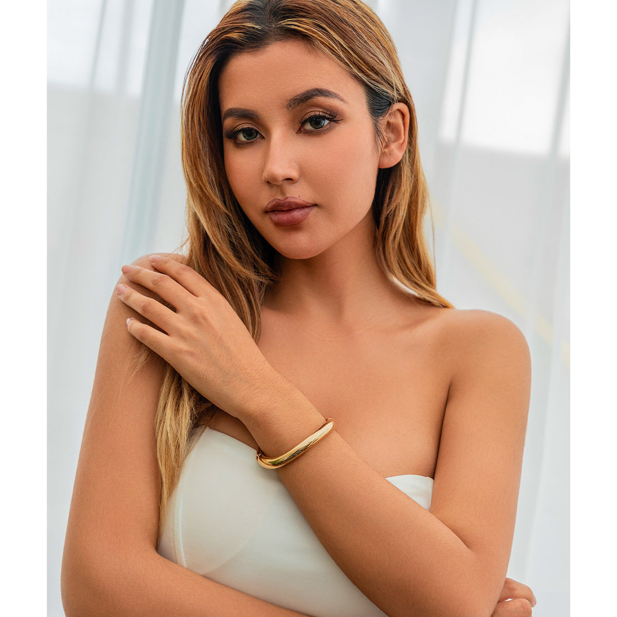 Pulsera minimalista geométrica en forma de gota con cierre de mosquetón de aleación pulida para mujer