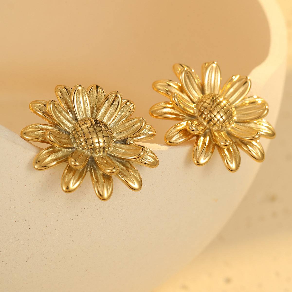 Fashionable Floral-Shaped Stainless Steel Stud Earrings with Plating Finish for Women