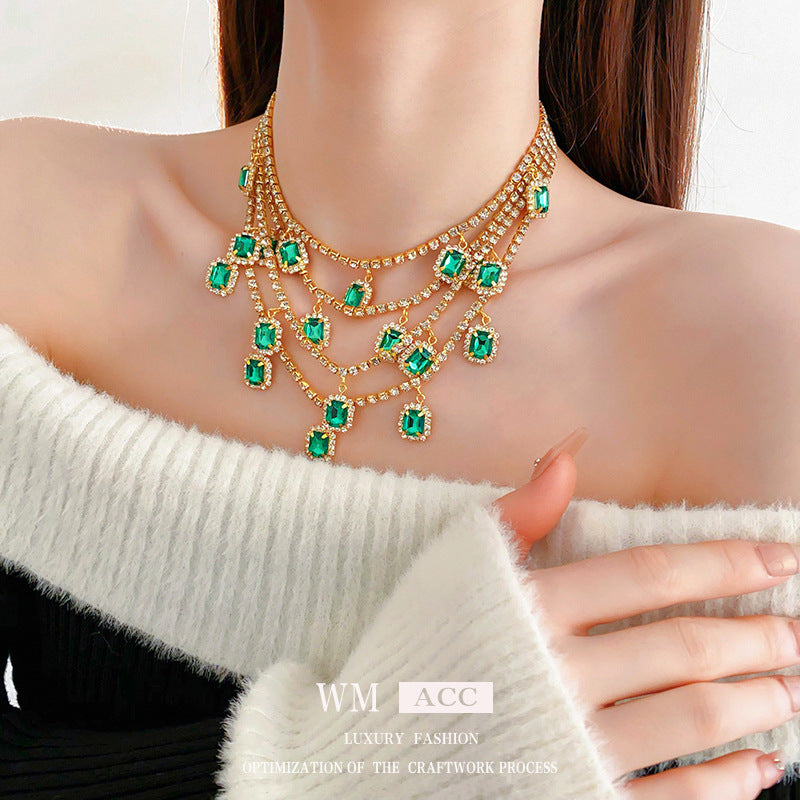 Vintage-Style Emerald Green Rhinestone-Embellished Tassel Pendant Necklace in Copper with Plated Finish for Women