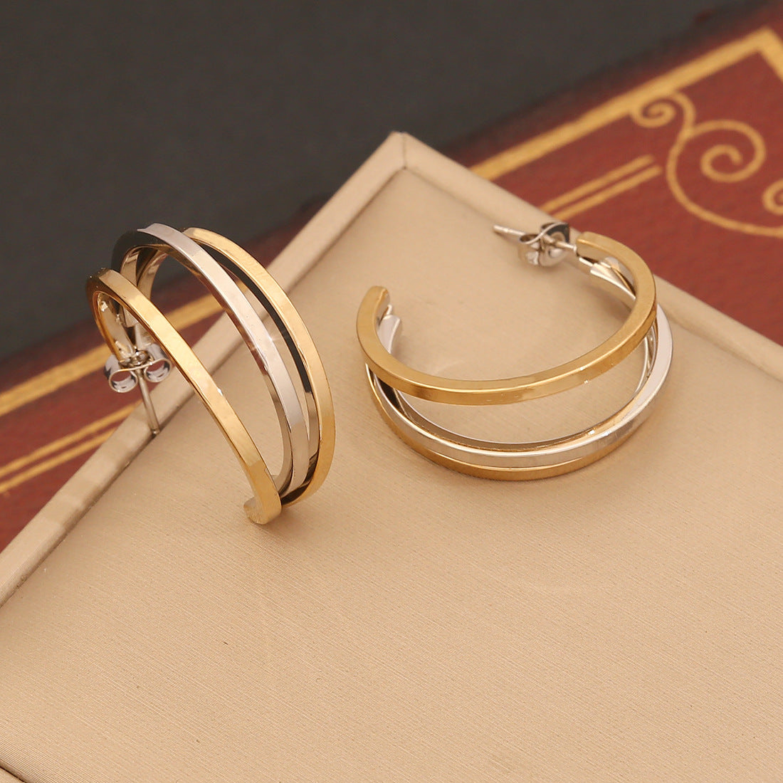 Fashionable Geometric Stainless Steel Stud Earrings with Plating Finish for Women