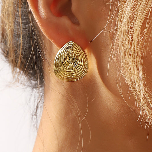 Orecchini a perno da donna in lega in stile vintage francese, a forma geometrica, con texture a conchiglia e finitura galvanica