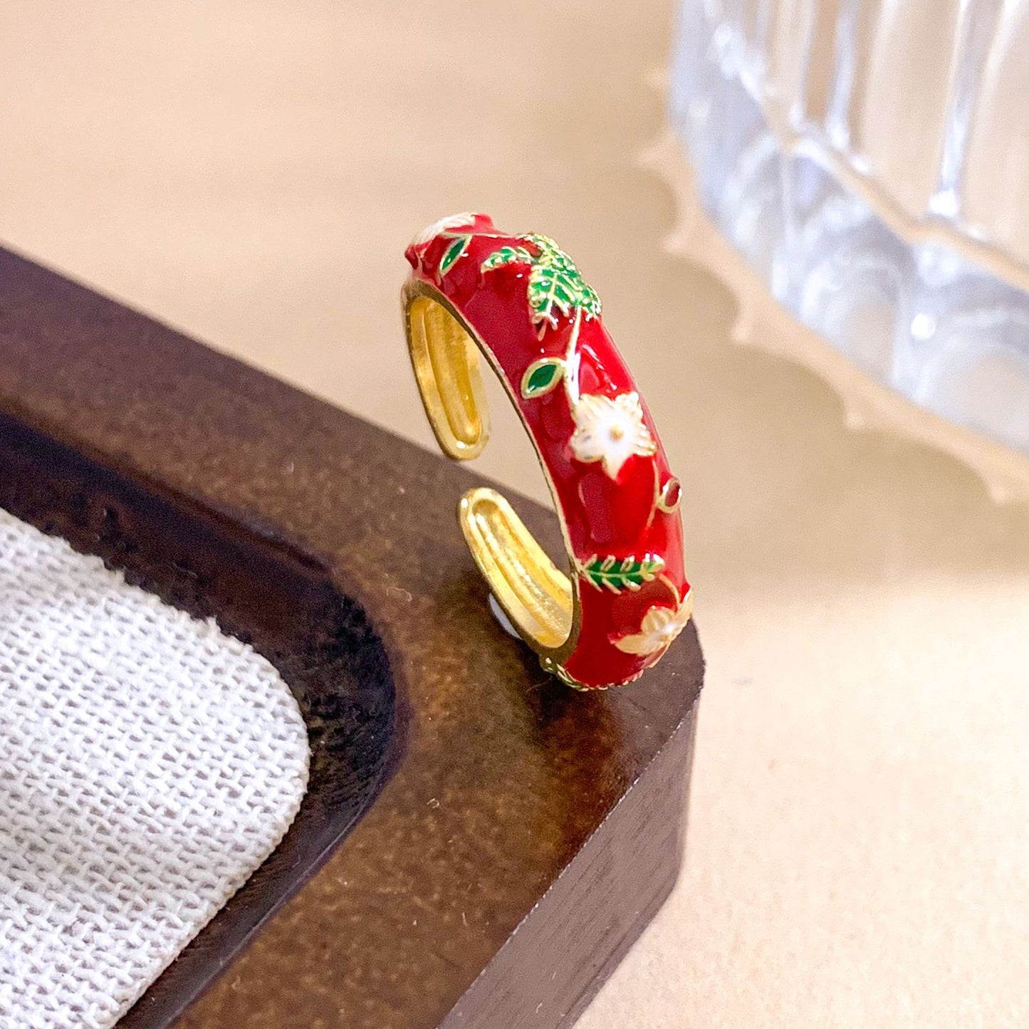 Anello da donna in ottone placcato oro con smalto a fantasia floreale