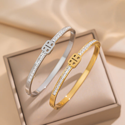 Fashion Minimalist BB Letter Bracelet for Women Made of Titanium Steel with Rhinestone Inlay and Plating Finish