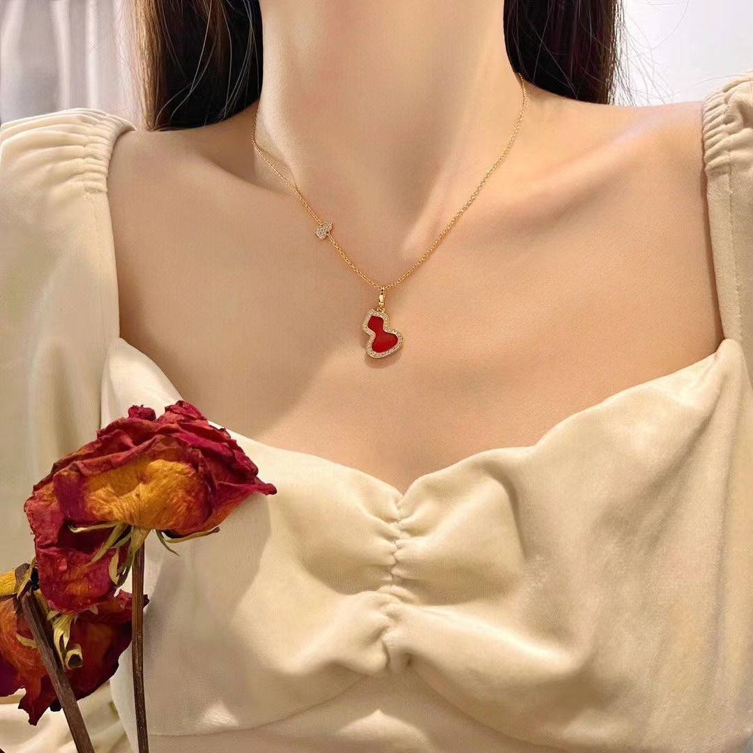 Collana Minimalista da Donna con Ciondolo in Acciaio al Titanio Rosso, Catena a O e Ciondolo Geometrico Ellittico