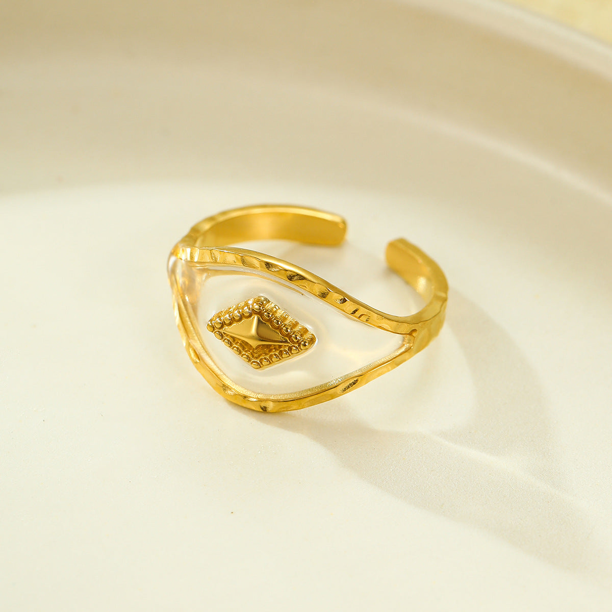 Anello in acciaio inossidabile a forma di cuore con geometria regolabile in stile vintage con finitura placcata