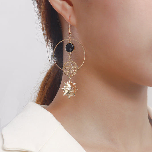 Orecchini minimalisti geometrici a forma di sole, stella e luna crescente in lega placcata da donna