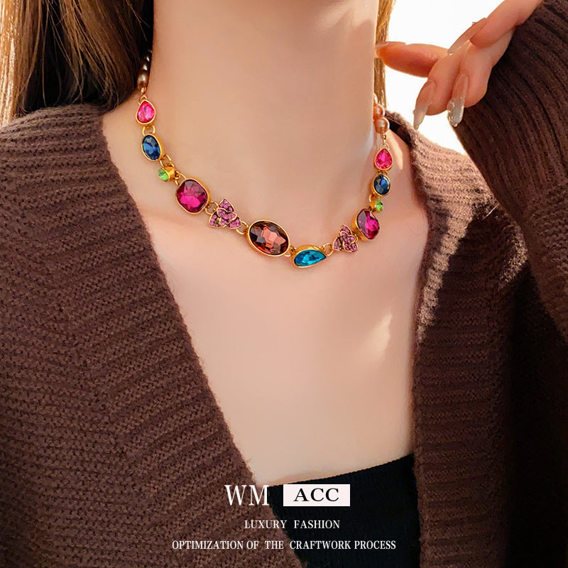 Orecchini pendenti floreali vintage da donna con intarsio in zircone su base in ottone elettrolitico