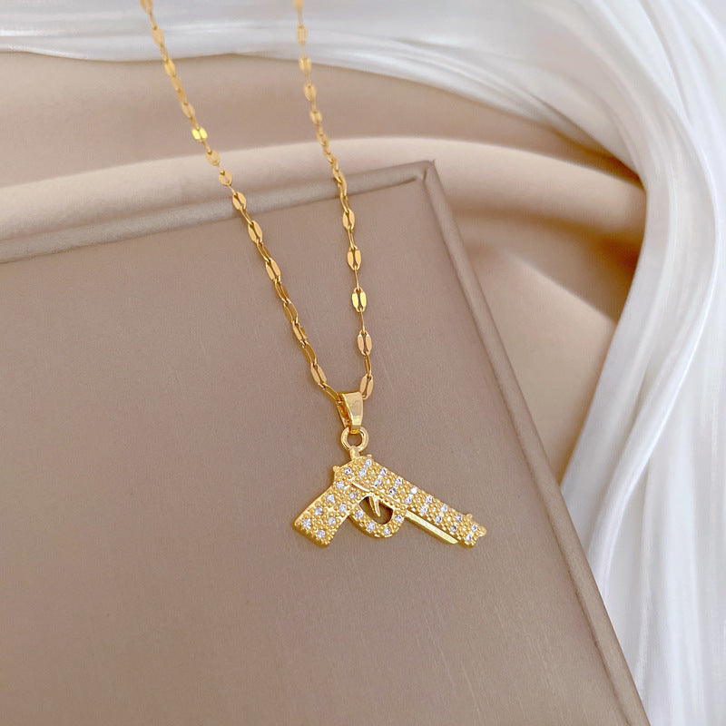 Collana con ciondolo a pistola falco geometrico minimalista per donna e uomo in acciaio al titanio con dettagli in strass su catena in acciaio al titanio